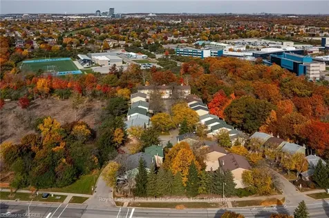 1135 Mccraney Street E Oakville ON L6H 3A3