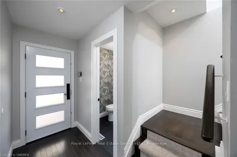 1135 Mccraney Street E Oakville ON L6H 3A3