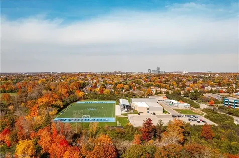 1135 Mccraney Street E Oakville ON L6H 3A3