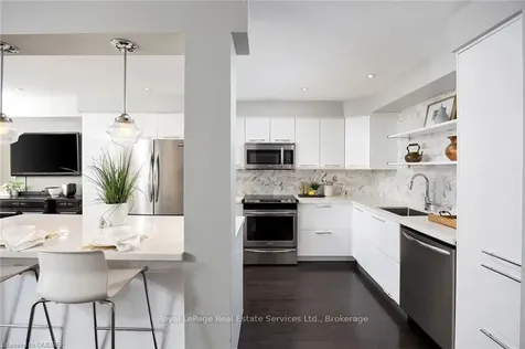 1135 Mccraney Street E Oakville ON L6H 3A3