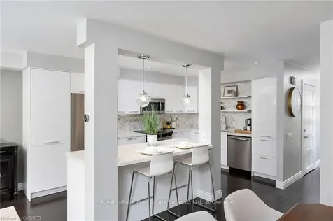 1135 Mccraney Street E Oakville ON L6H 3A3