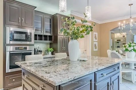 313 Peregrine Way Milton ON L9T 7N6