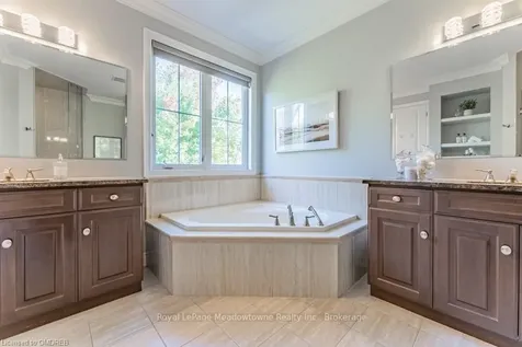 313 Peregrine Way Milton ON L9T 7N6
