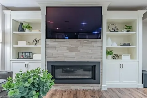 313 Peregrine Way Milton ON L9T 7N6