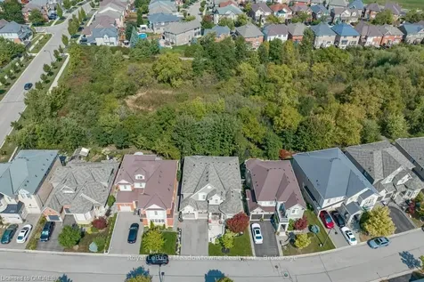 313 Peregrine Way Milton ON L9T 7N6