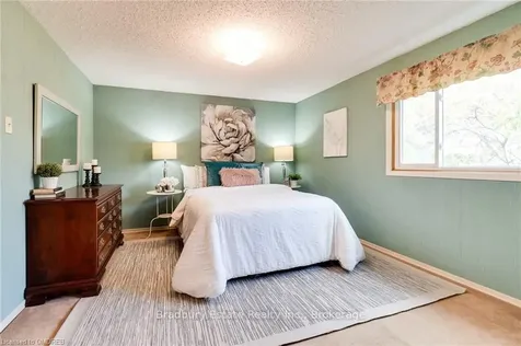 3086 Fontana Court Burlington ON L7M 2M1