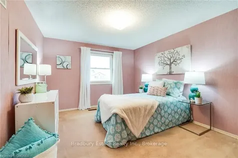 3086 Fontana Court Burlington ON L7M 2M1