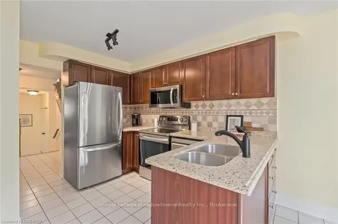 6903 Bansbridge Crescent Mississauga ON L5N 6T1