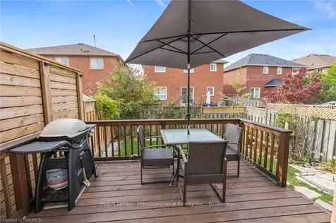 6903 Bansbridge Crescent Mississauga ON L5N 6T1
