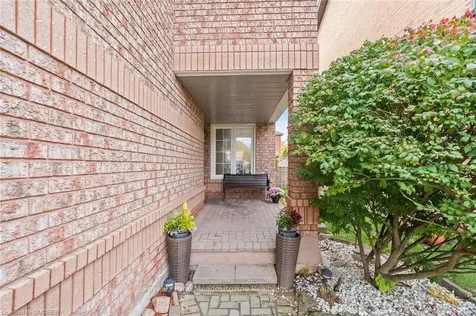 6903 Bansbridge Crescent Mississauga ON L5N 6T1