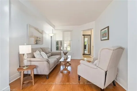 6903 Bansbridge Crescent Mississauga ON L5N 6T1