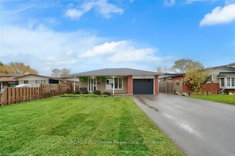 5500 Romanwood Crescent Burlington ON L7L 3N1