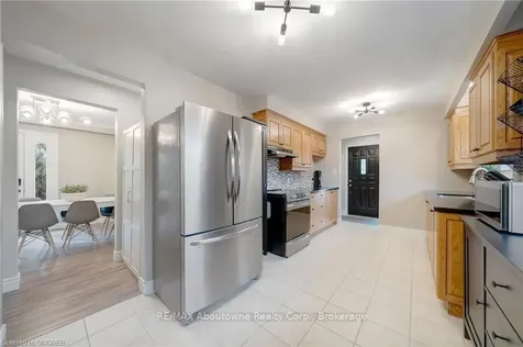 5500 Romanwood Crescent Burlington ON L7L 3N1