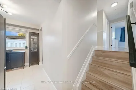 5500 Romanwood Crescent Burlington ON L7L 3N1