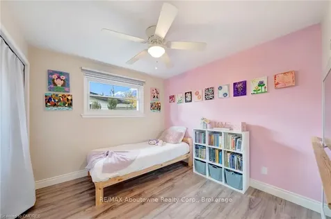 5500 Romanwood Crescent Burlington ON L7L 3N1