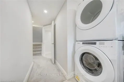 5500 Romanwood Crescent Burlington ON L7L 3N1