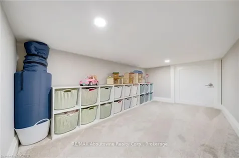 5500 Romanwood Crescent Burlington ON L7L 3N1