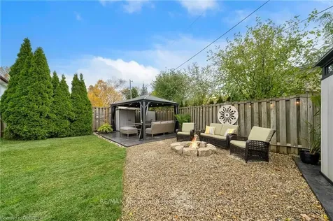 5500 Romanwood Crescent Burlington ON L7L 3N1