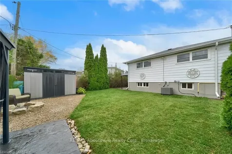 5500 Romanwood Crescent Burlington ON L7L 3N1