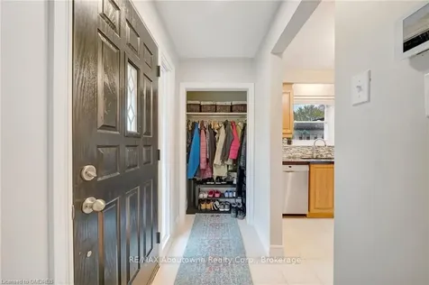 5500 Romanwood Crescent Burlington ON L7L 3N1