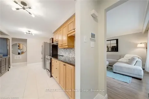 5500 Romanwood Crescent Burlington ON L7L 3N1