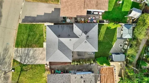 5500 Romanwood Crescent Burlington ON L7L 3N1