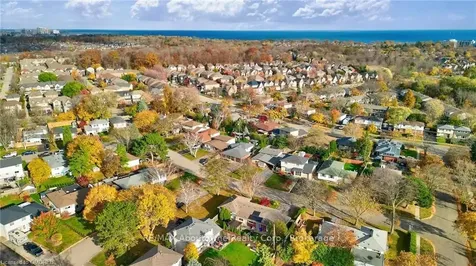 5500 Romanwood Crescent Burlington ON L7L 3N1