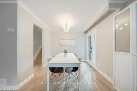 5500 Romanwood Crescent Burlington ON L7L 3N1