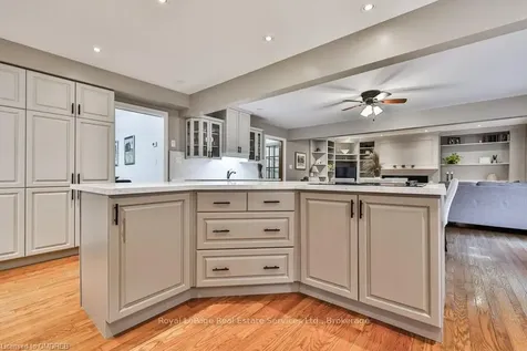 2134 Berryman Court Burlington ON L7M 2Y8