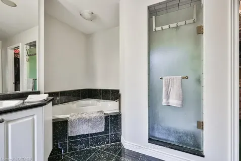 2134 Berryman Court Burlington ON L7M 2Y8