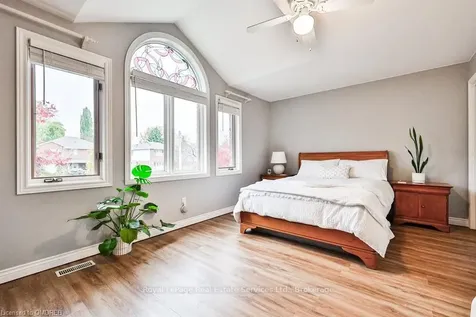 2134 Berryman Court Burlington ON L7M 2Y8