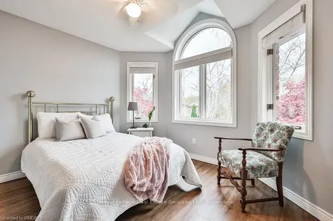 2134 Berryman Court Burlington ON L7M 2Y8