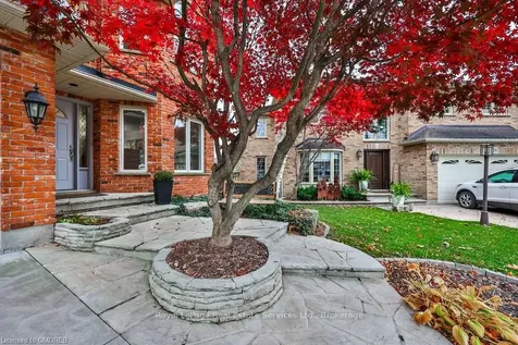 2134 Berryman Court Burlington ON L7M 2Y8