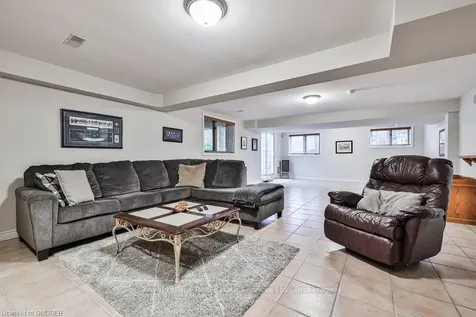 2134 Berryman Court Burlington ON L7M 2Y8