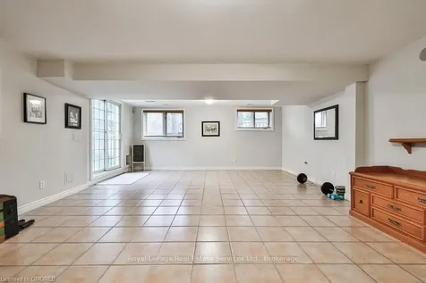 2134 Berryman Court Burlington ON L7M 2Y8