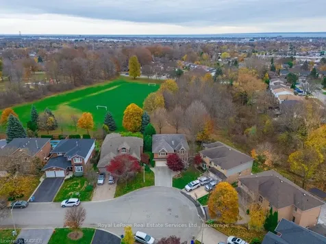 2134 Berryman Court Burlington ON L7M 2Y8