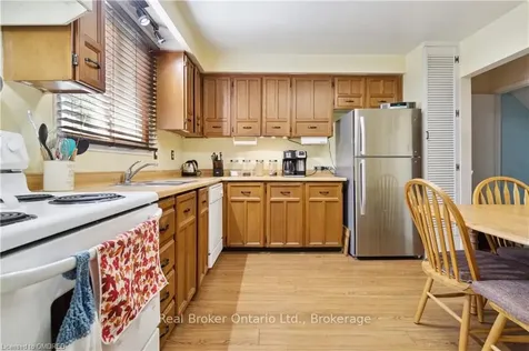 5475 Lakeshore Road Burlington ON L7L 1E1