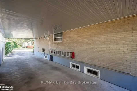 39 Athlone Avenue Brampton ON L6T 2N5