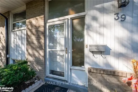 39 Athlone Avenue Brampton ON L6T 2N5