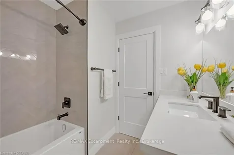 675 Woodview Road Burlington ON L7N 3A4