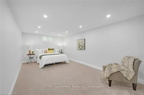 675 Woodview Road Burlington ON L7N 3A4