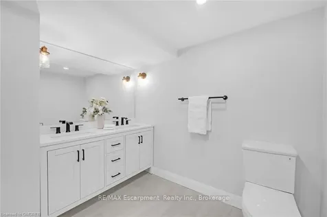 675 Woodview Road Burlington ON L7N 3A4