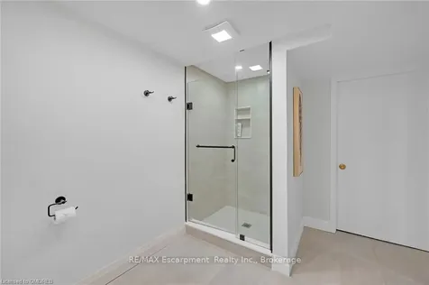 675 Woodview Road Burlington ON L7N 3A4