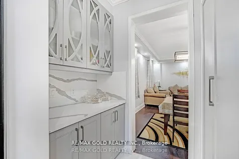 12 Castle Mountain Drive Brampton ON L6R 2Y1