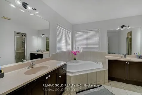 12 Castle Mountain Drive Brampton ON L6R 2Y1