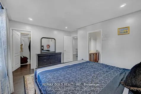 12 Castle Mountain Drive Brampton ON L6R 2Y1