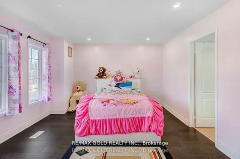 12 Castle Mountain Drive Brampton ON L6R 2Y1