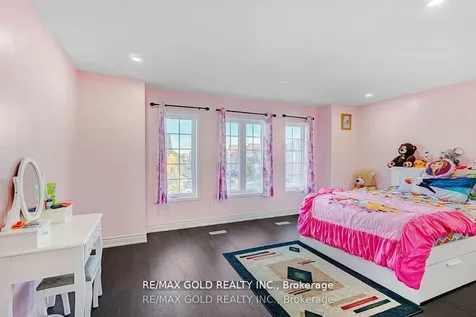 12 Castle Mountain Drive Brampton ON L6R 2Y1