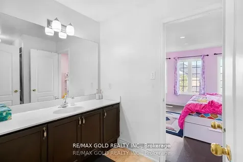 12 Castle Mountain Drive Brampton ON L6R 2Y1