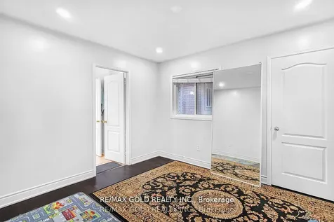 12 Castle Mountain Drive Brampton ON L6R 2Y1